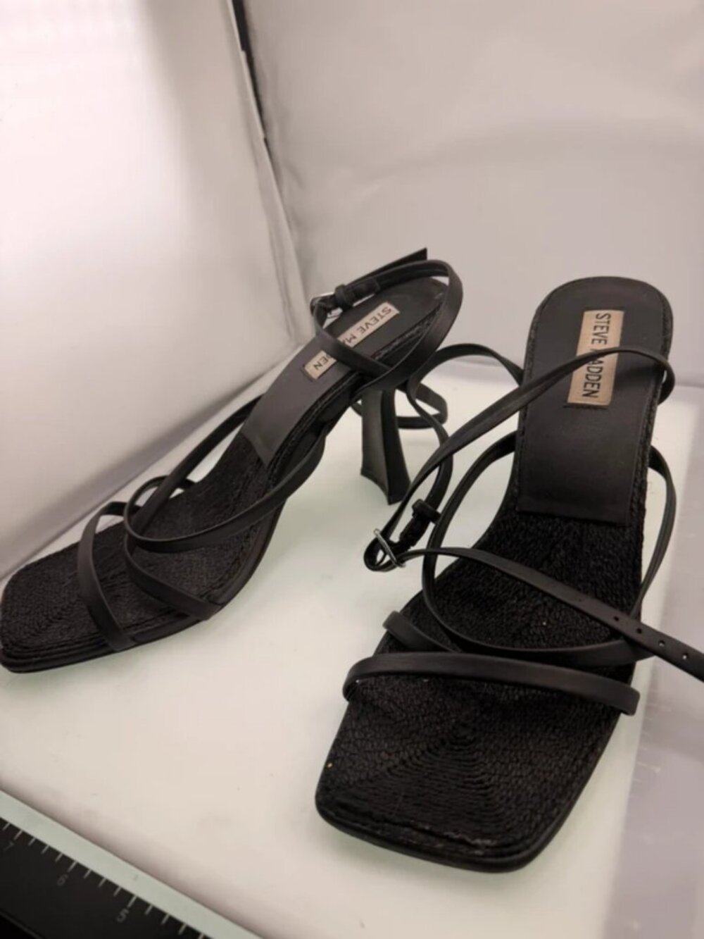 Steve Madden Blessing Black Strappy Sandals - Talla 10M / Square Toe